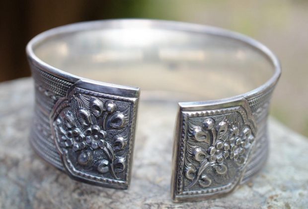 Bracelet en argent pour femme : le jonc, une valeur sûre !